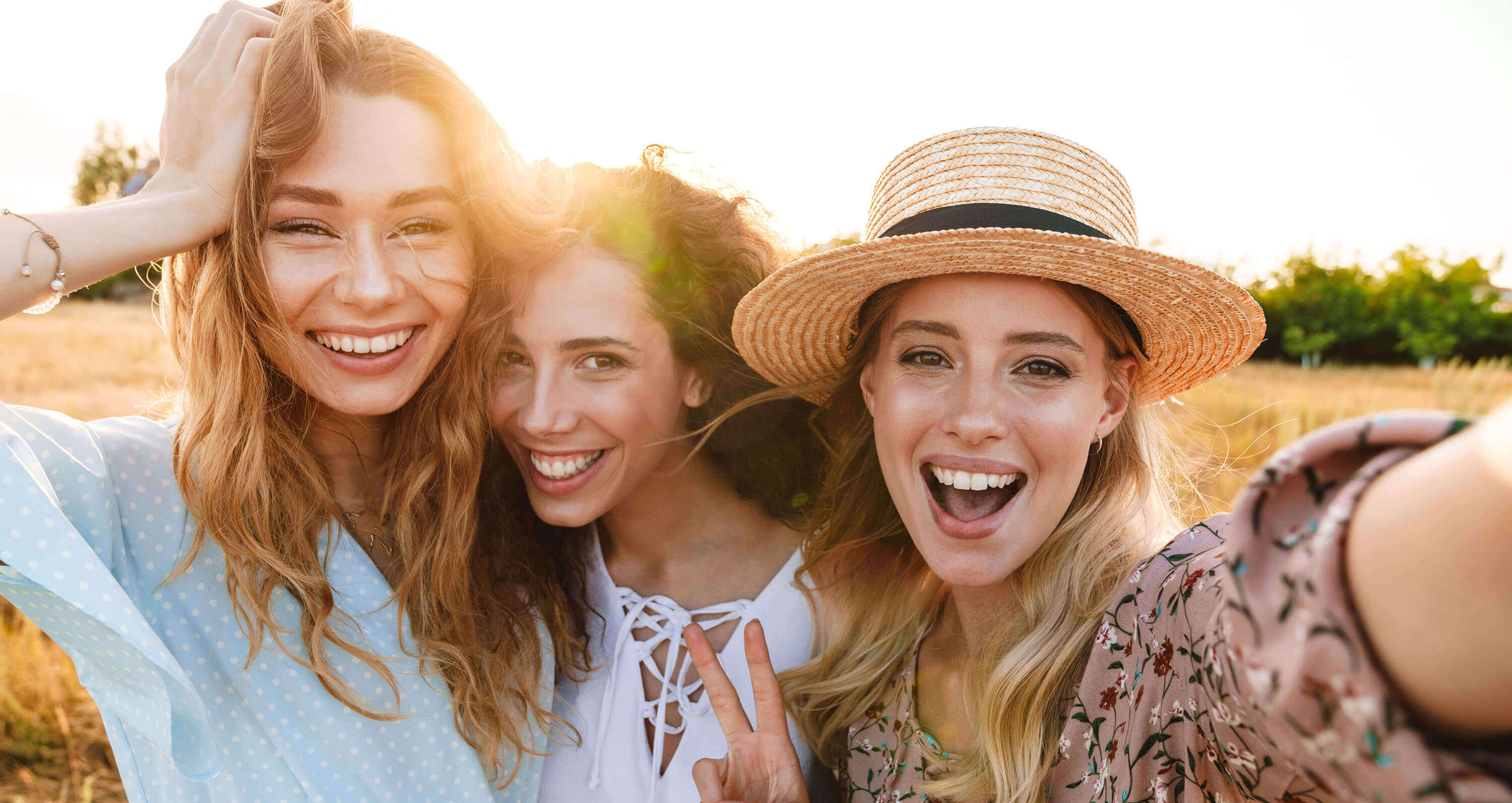 Selfie von drei lachenden Frauen