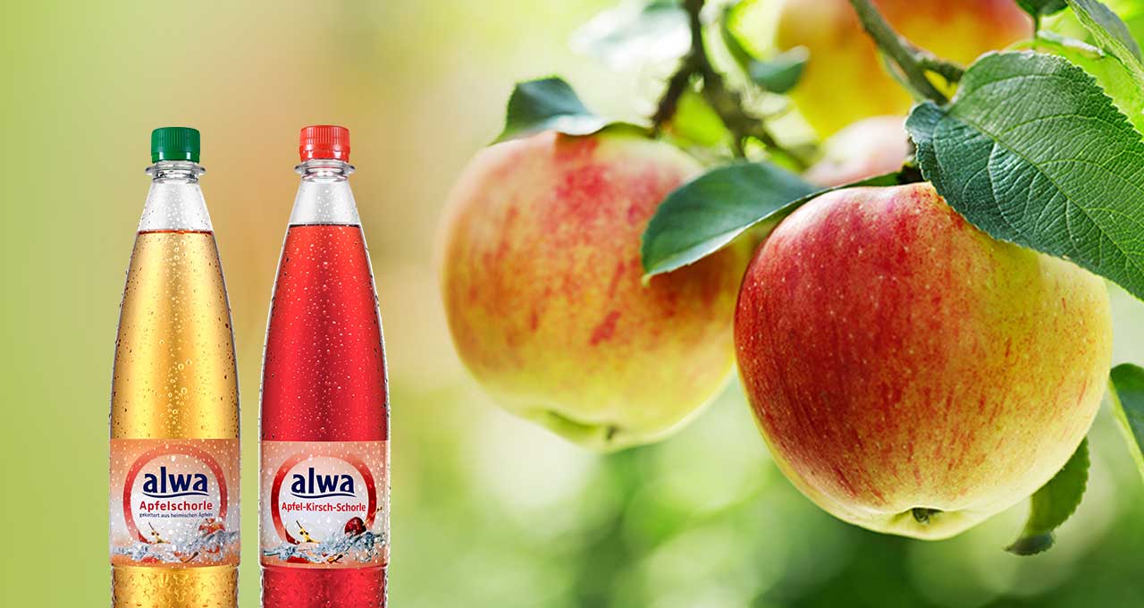 alwa Apfelschorle und Apfel-Kirsch-Schorle mit Äpfeln am Baum